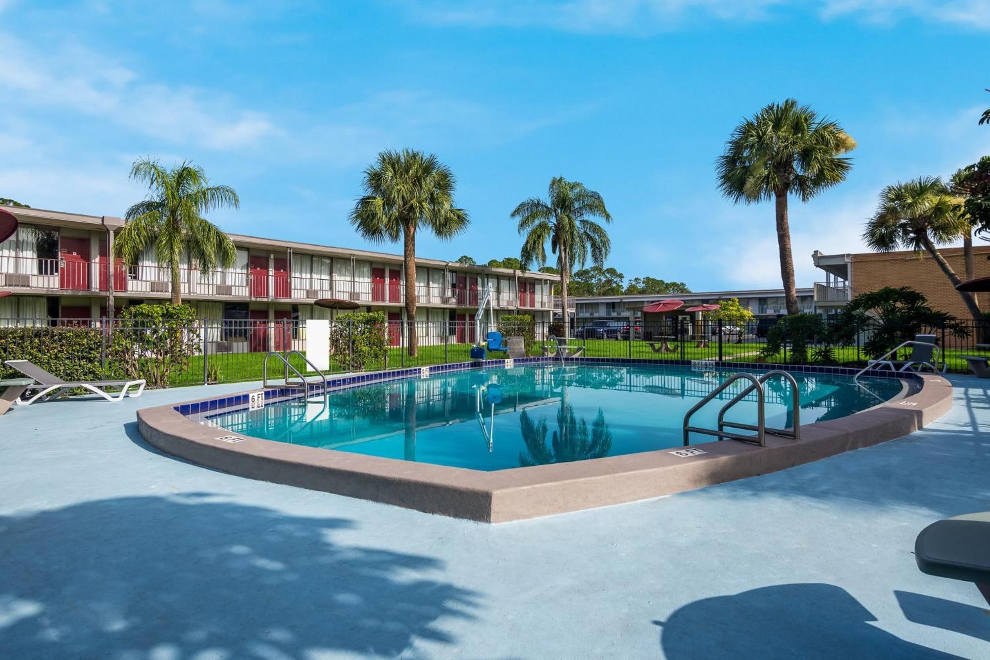 Red Roof Inn Vero Beach - I-95 ภายนอก รูปภาพ