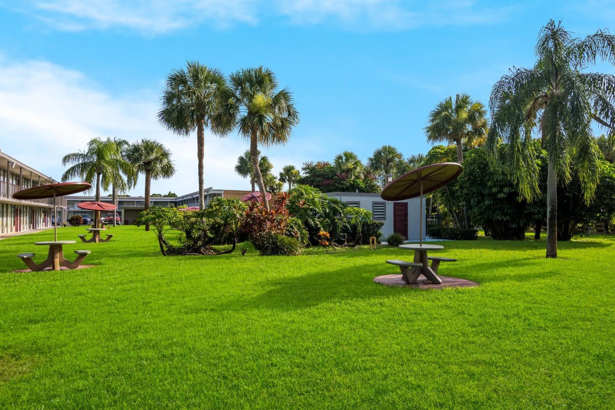 Red Roof Inn Vero Beach - I-95 ภายนอก รูปภาพ