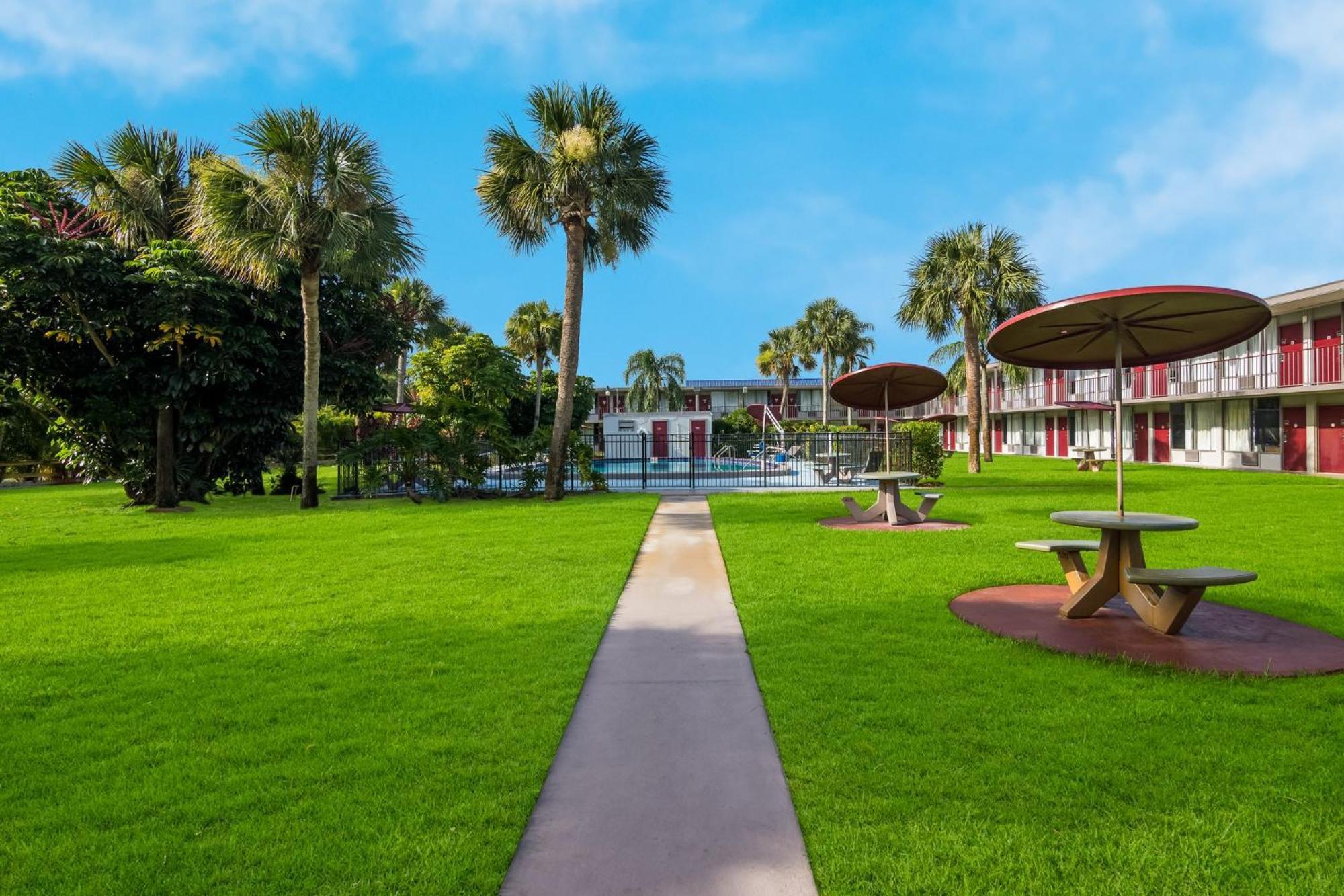 Red Roof Inn Vero Beach - I-95 ภายนอก รูปภาพ